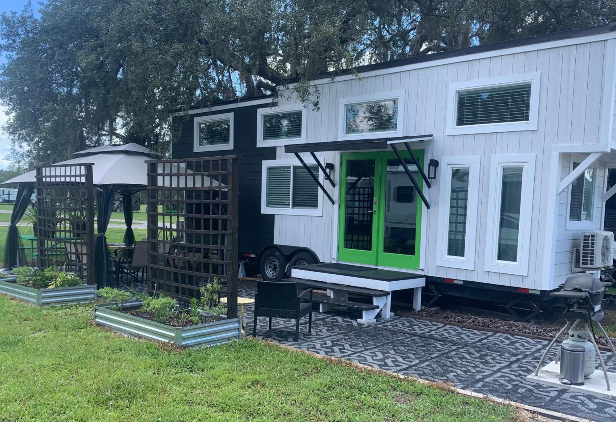 Willa Pet Friendly, Modern Tiny House In Vibrant Clermont Zewnętrze zdjęcie